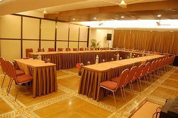 Hotel Sapphire Lonavla Zewnętrze zdjęcie