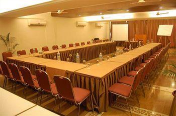 Hotel Sapphire Lonavla Zewnętrze zdjęcie