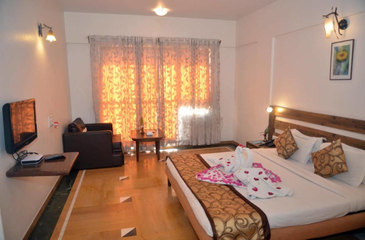 Hotel Sapphire Lonavla Zewnętrze zdjęcie