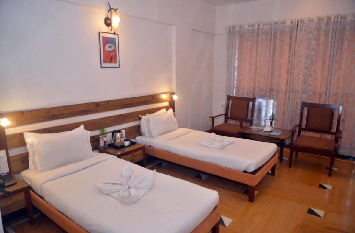 Hotel Sapphire Lonavla Zewnętrze zdjęcie